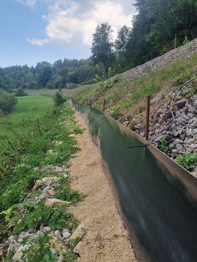 Amphibienschutzzaun auf der Baustelle — Artenschutzmaßnahme im Rahmen der ÖBB in Baden-Württemberg